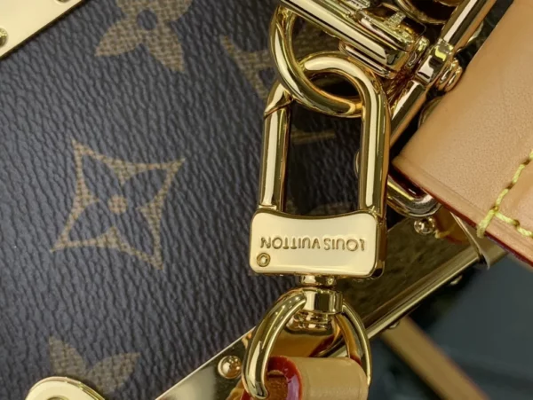 fake Louis Vuitton bag