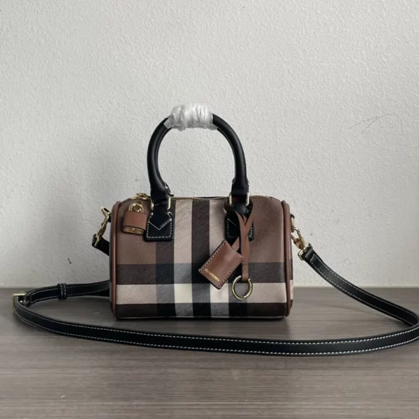 Burberry bag - rep bags