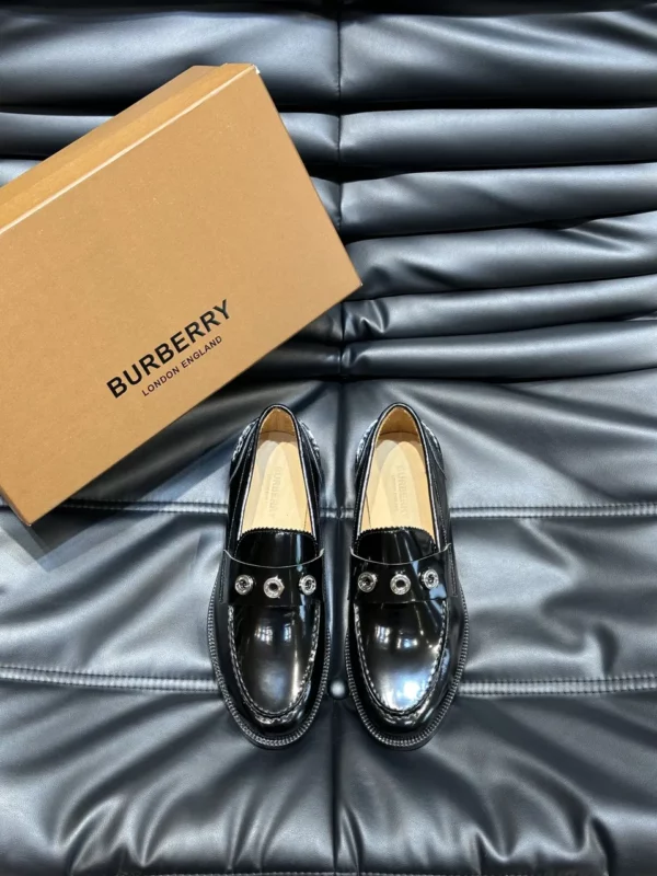 Burberry shoes - Replica shoes