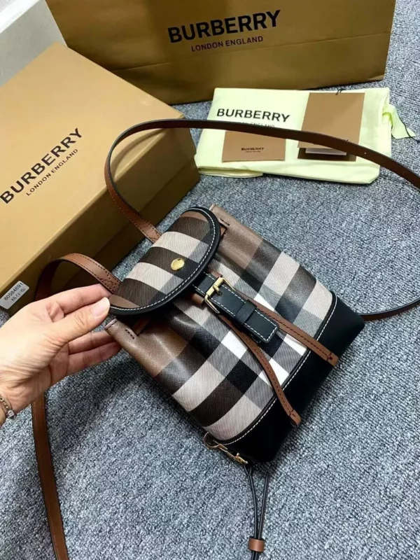 Burberry bag - rep bags