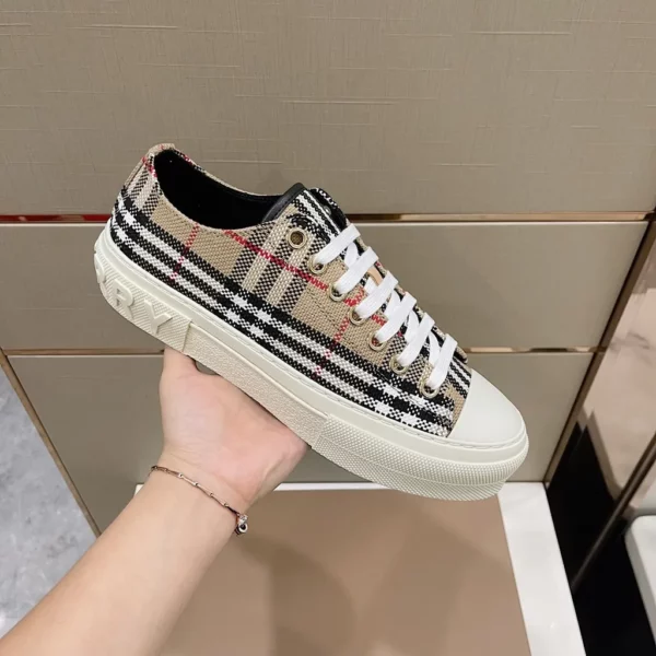 Burberry shoes - rep shoes