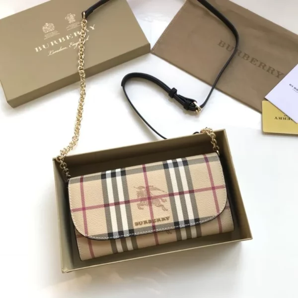 Burberry bag - rep bags