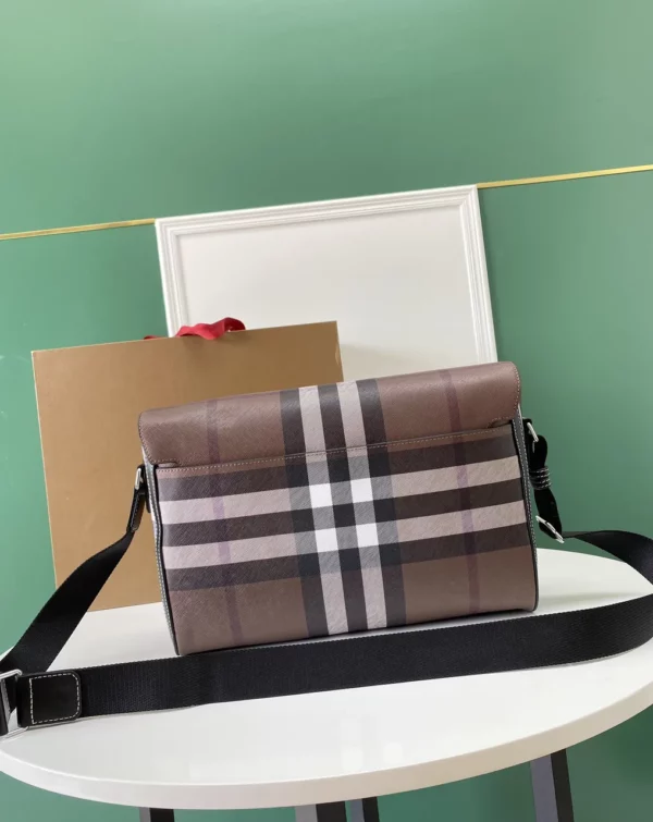 Burberry bag - rep bags