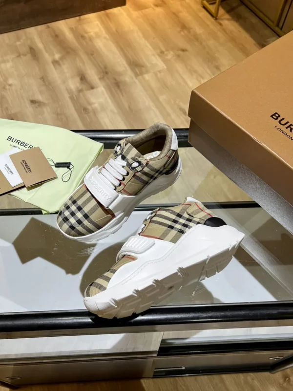 Burberry shoes - Replica shoes