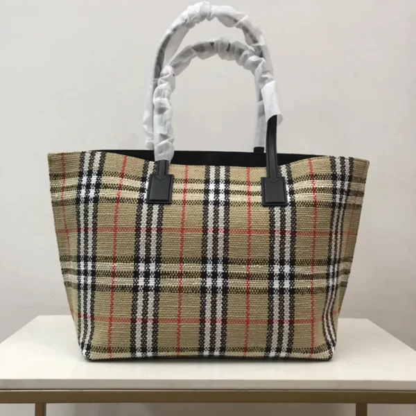 Burberry bag - rep bags