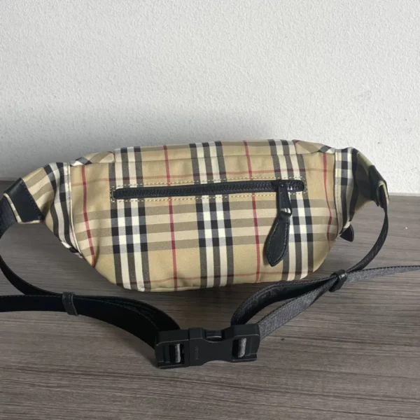 Burberry bag - rep bags