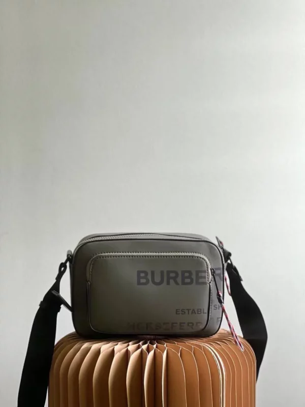 Burberry bag - rep bags