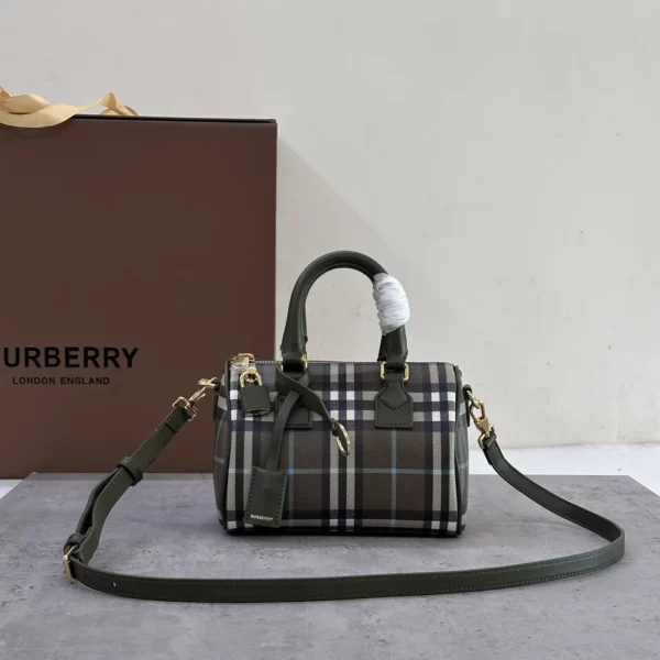 Burberry bag - rep bags