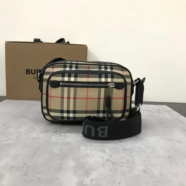 Burberry bag - rep bags