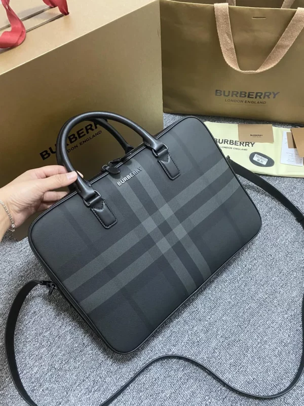 Burberry bag - rep bags