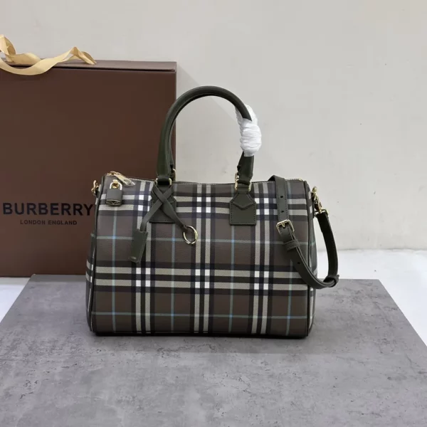 Burberry bag - rep bags