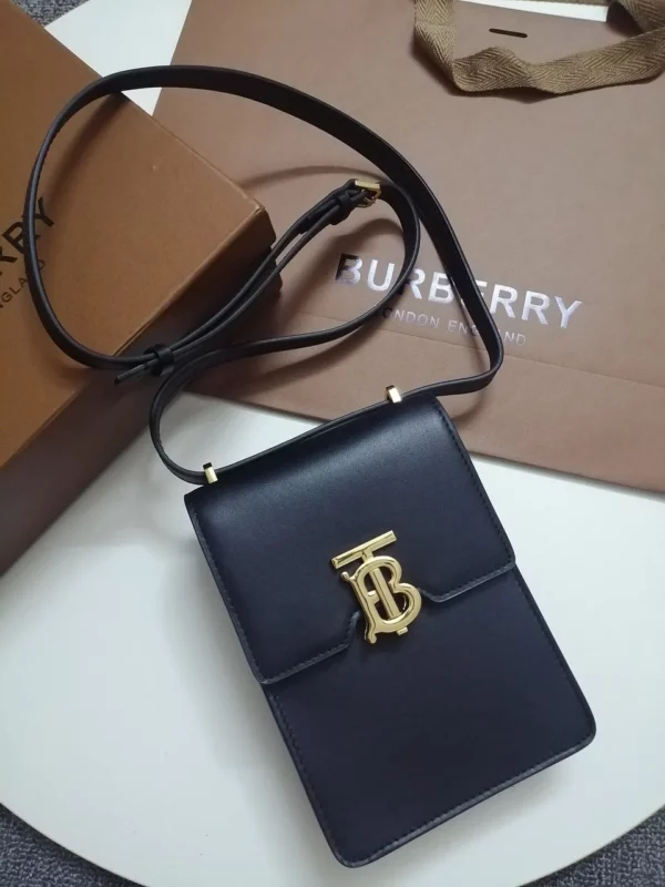 Burberry bag - rep bags