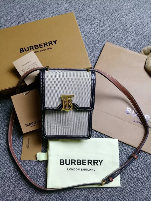 Burberry bag - rep bags