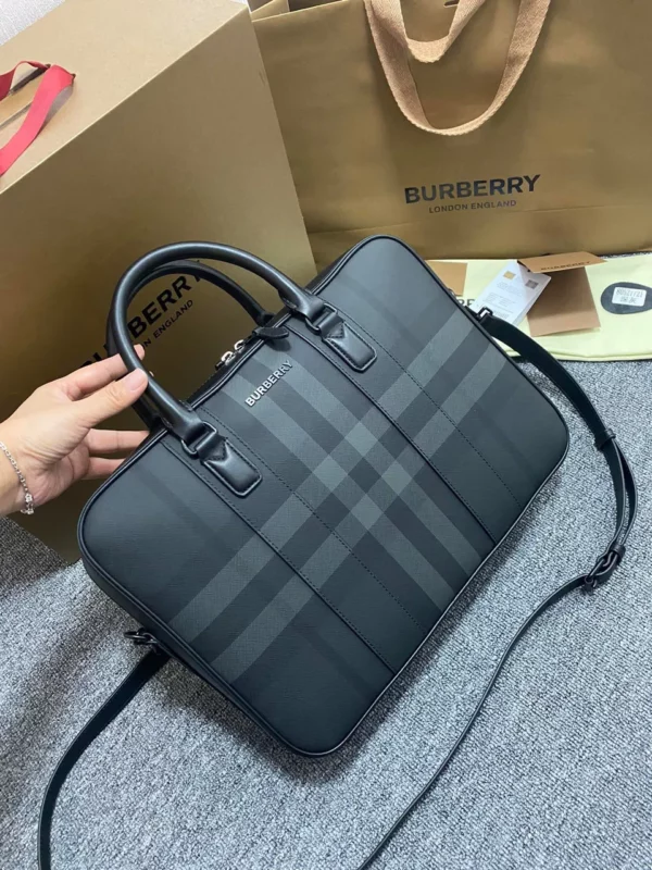 Burberry bag - rep bags