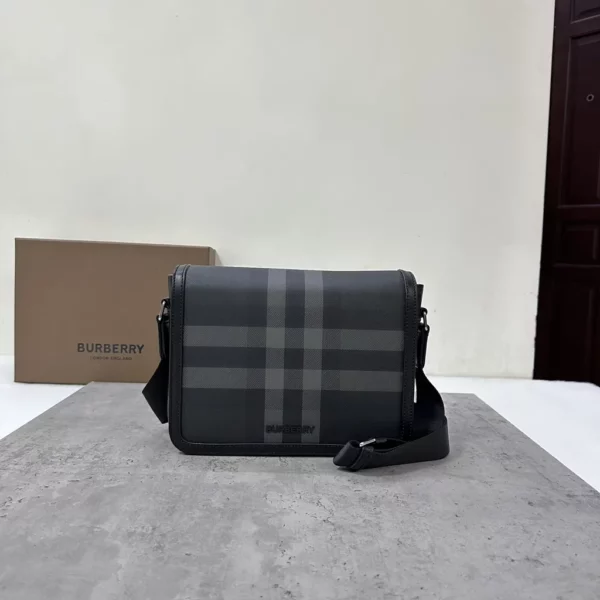 Burberry bag - rep bags