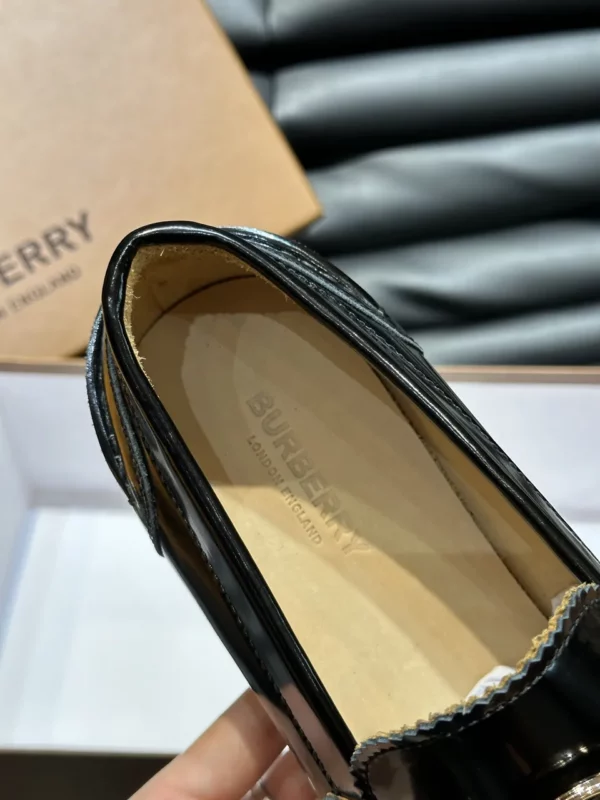 Burberry shoes - rep shoes