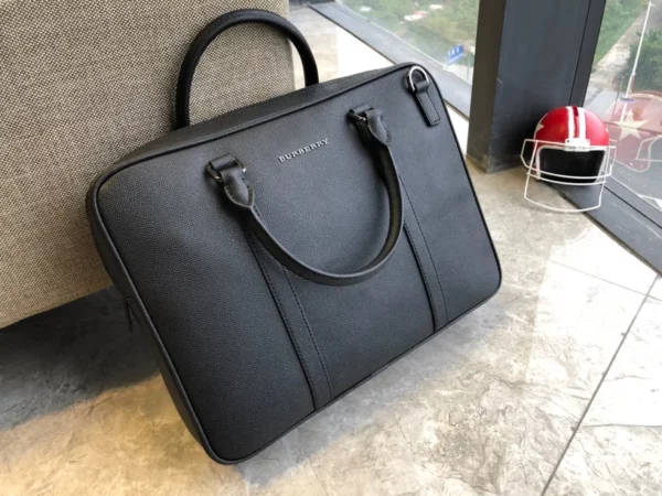 Burberry bag - rep bags