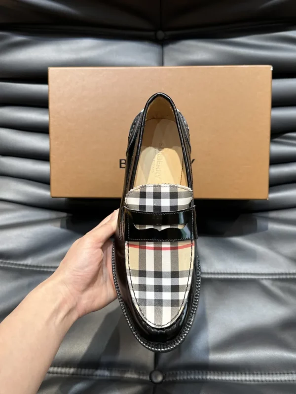 Burberry shoes - Replica shoes