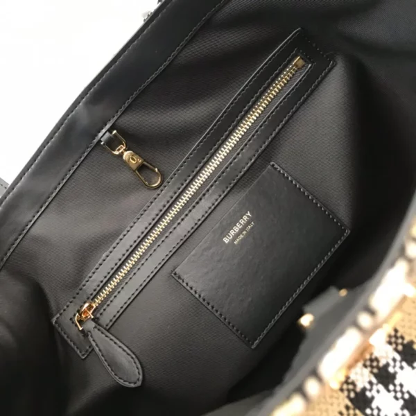 Burberry bag - rep bags