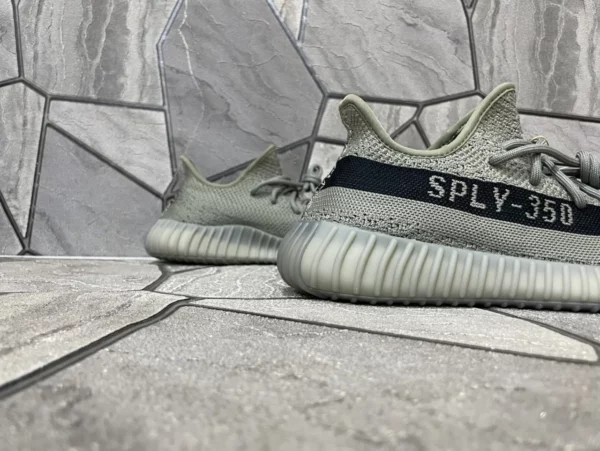 Yeezy shoes - Replica shoes