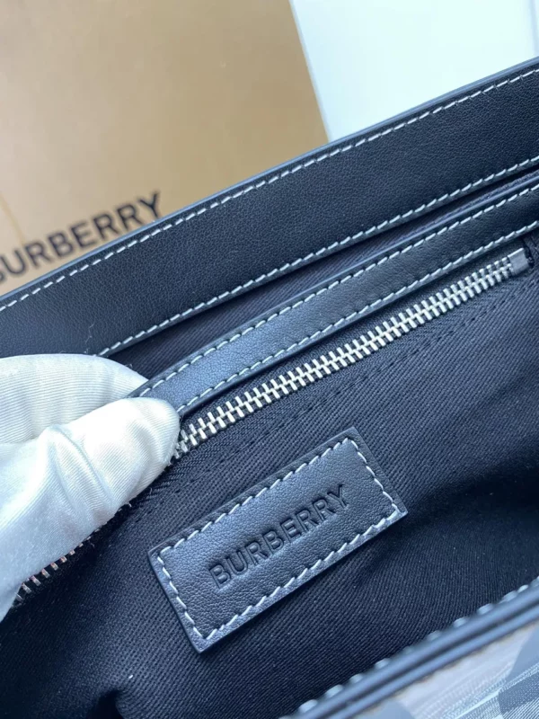 Burberry bag - rep bags