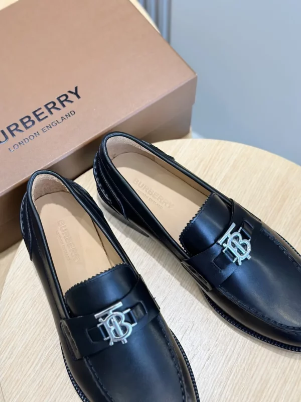 Burberry shoes - Replica shoes