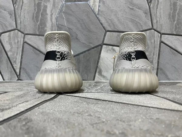 Yeezy shoes - Replica shoes