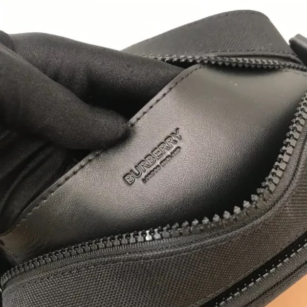 Burberry bag - rep bags