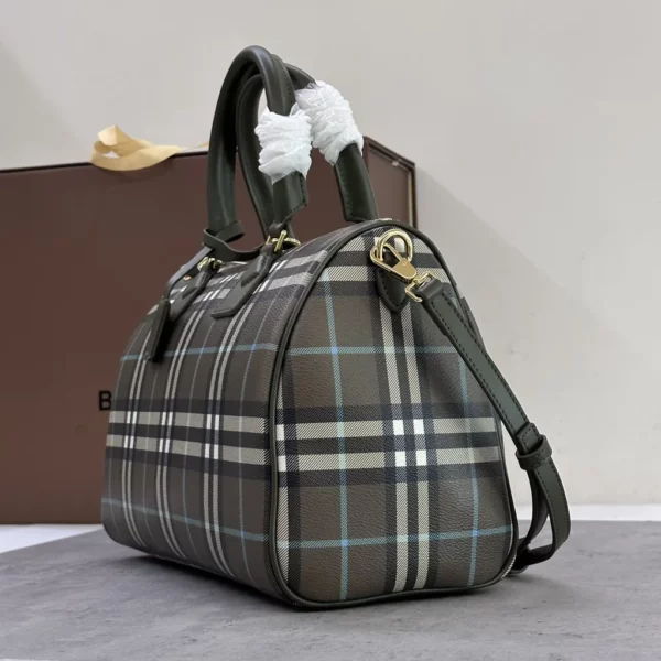 Burberry bag - rep bags