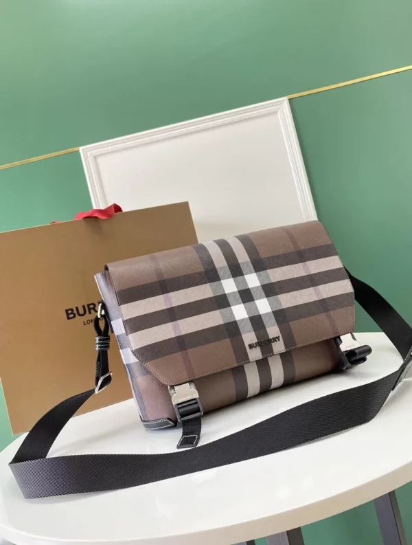 Burberry bag - rep bags