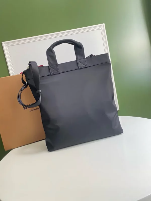 Burberry bag - rep bags