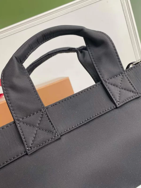 Burberry bag - rep bags