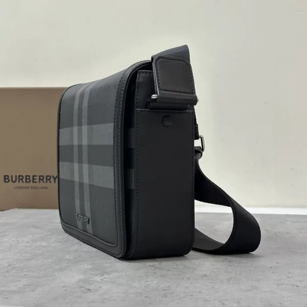 Burberry bag - rep bags