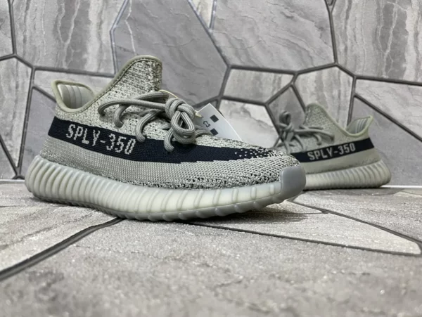 Yeezy shoes - Replica shoes