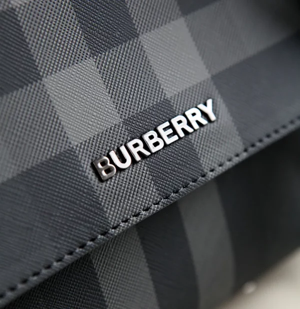 Burberry bag - rep bags