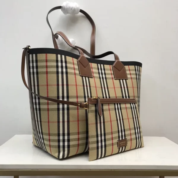 Burberry bag - rep bags