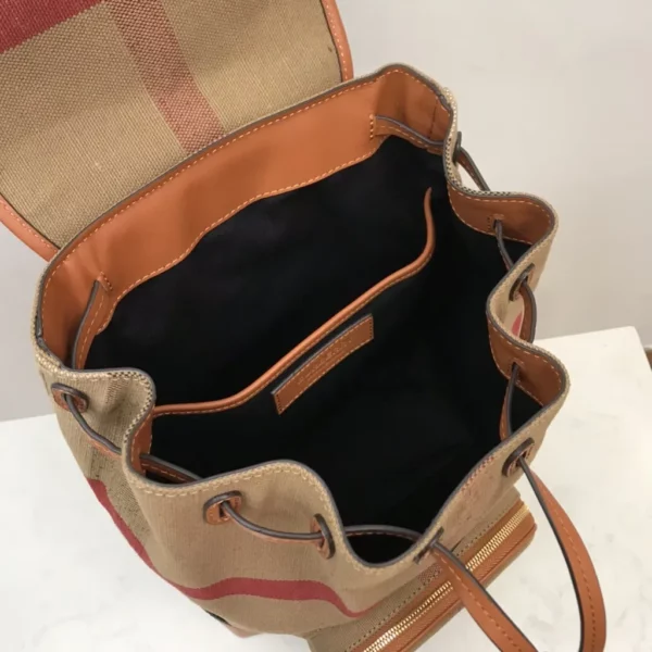 Burberry bag - rep bags