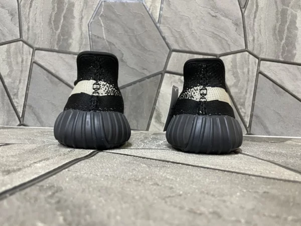 Yeezy shoes - Replica shoes