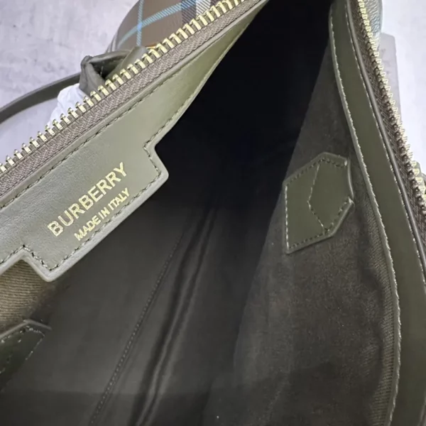 Burberry bag - rep bags