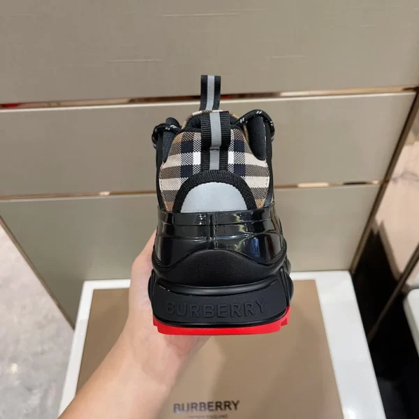 Burberry shoes - Replica shoes