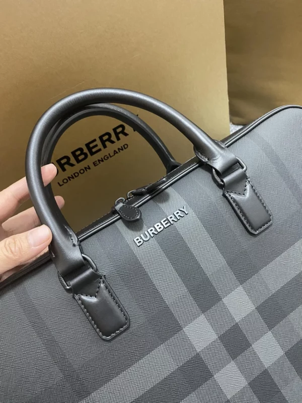 Burberry bag - rep bags