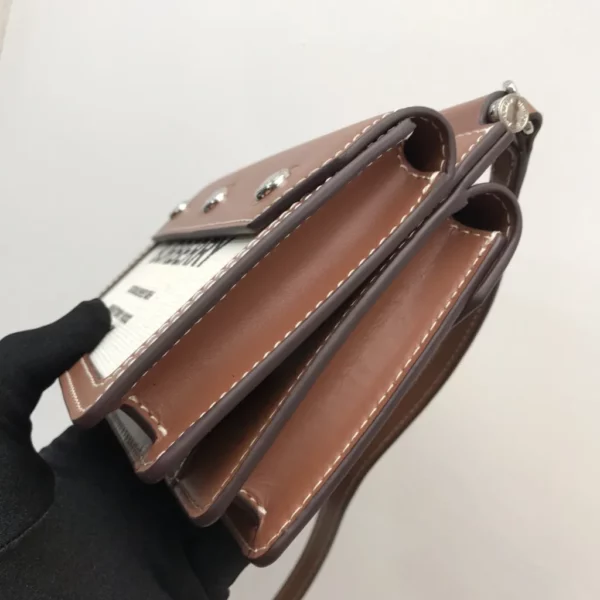 Burberry bag - rep bags