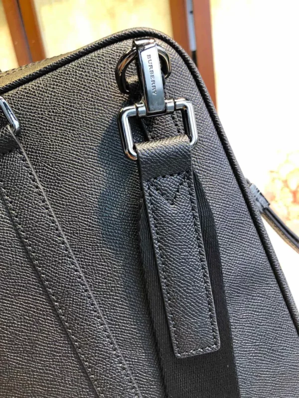 Burberry bag - rep bags