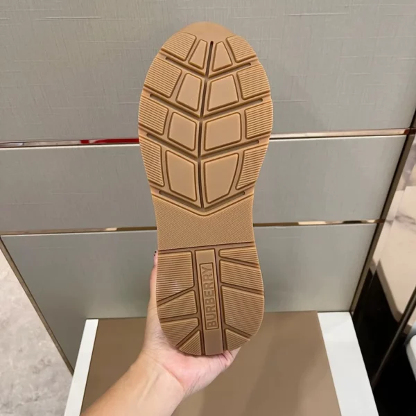 Burberry shoes - Replica shoes