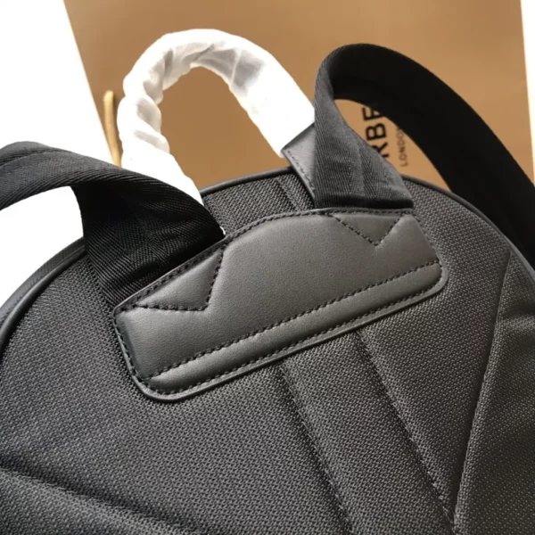 Burberry bag - rep bags