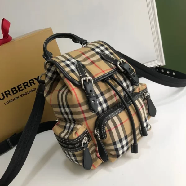 Burberry bag - rep bags