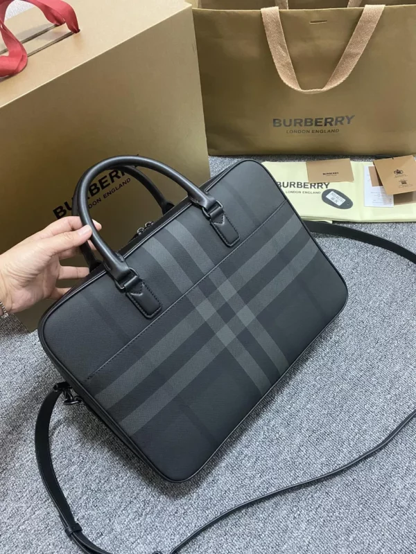 Burberry bag - rep bags