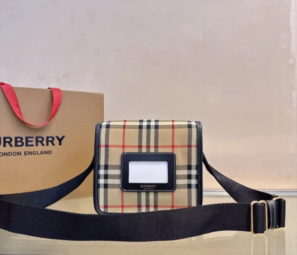 Burberry bag - rep bags