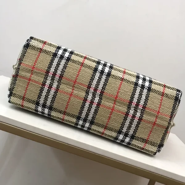 Burberry bag - rep bags