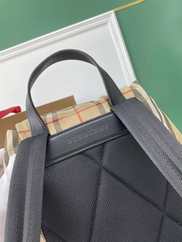 Burberry bag - rep bags